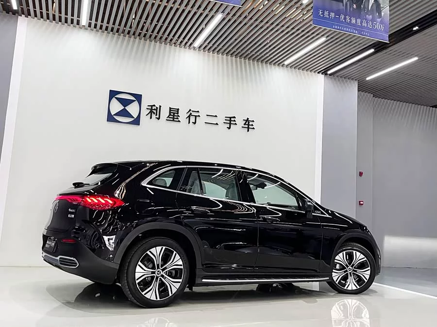 Mercedes Benz EQE SUV