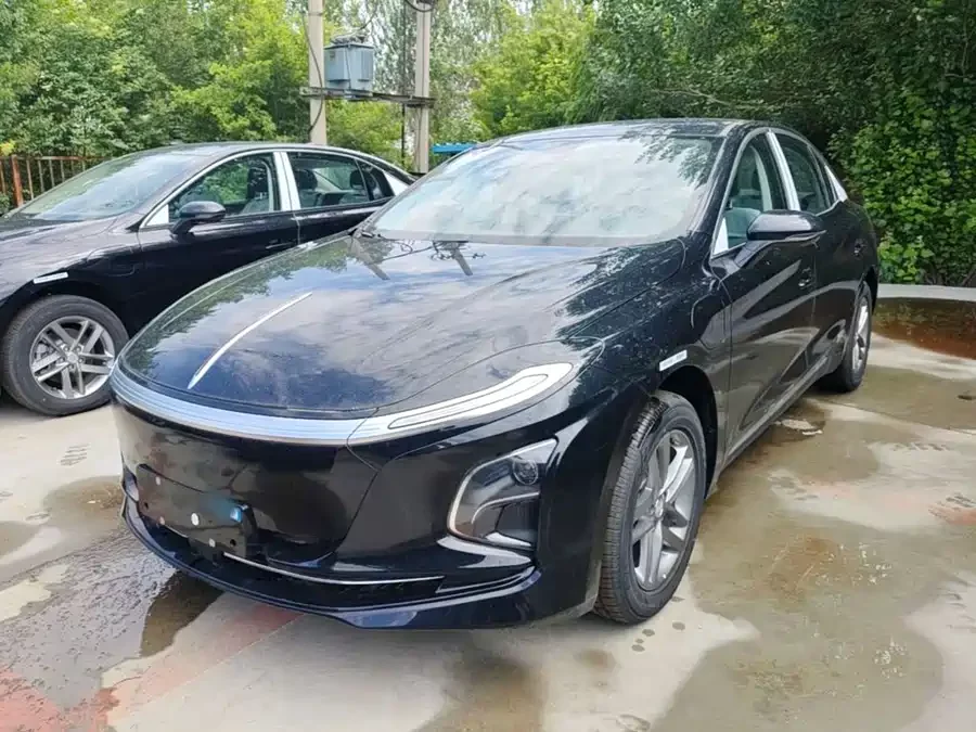Hongqi E-QM5