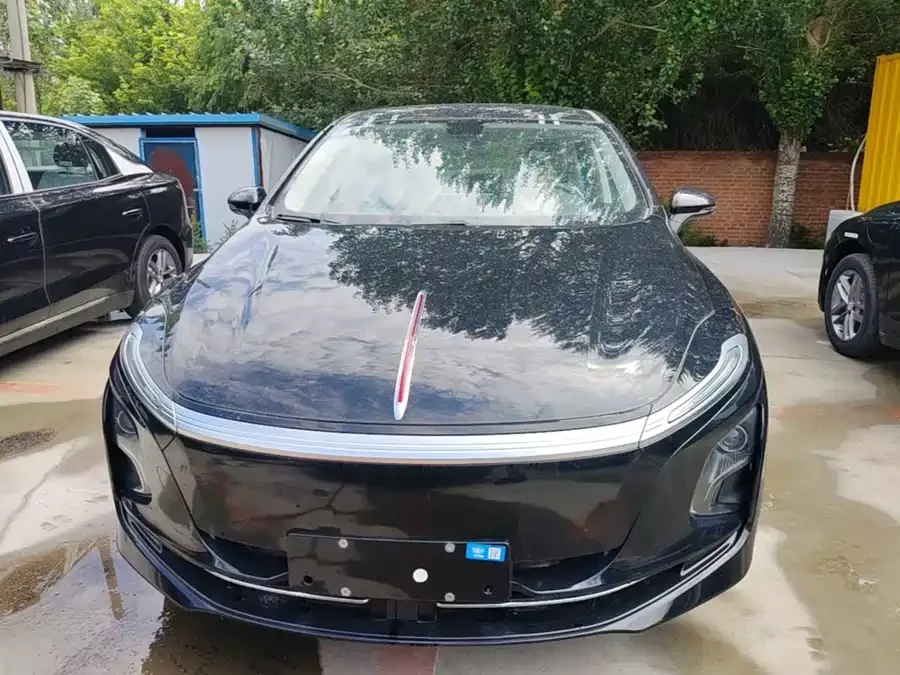 Hongqi E-QM5