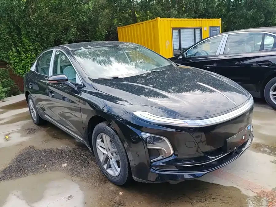 Hongqi E-QM5