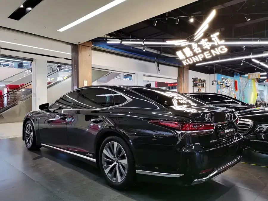 Lexus LS