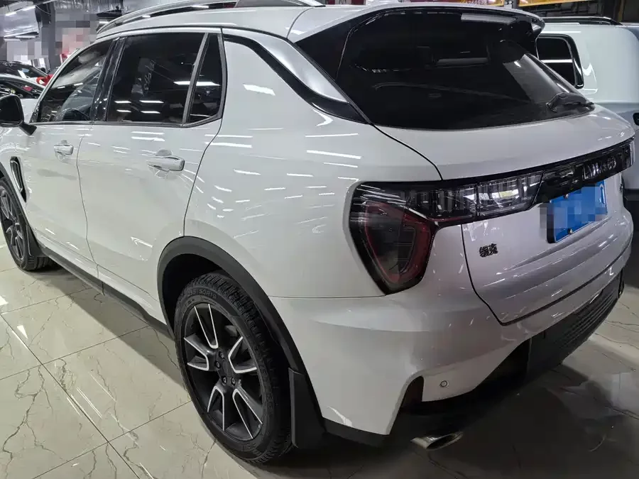 Lynk & Co 01