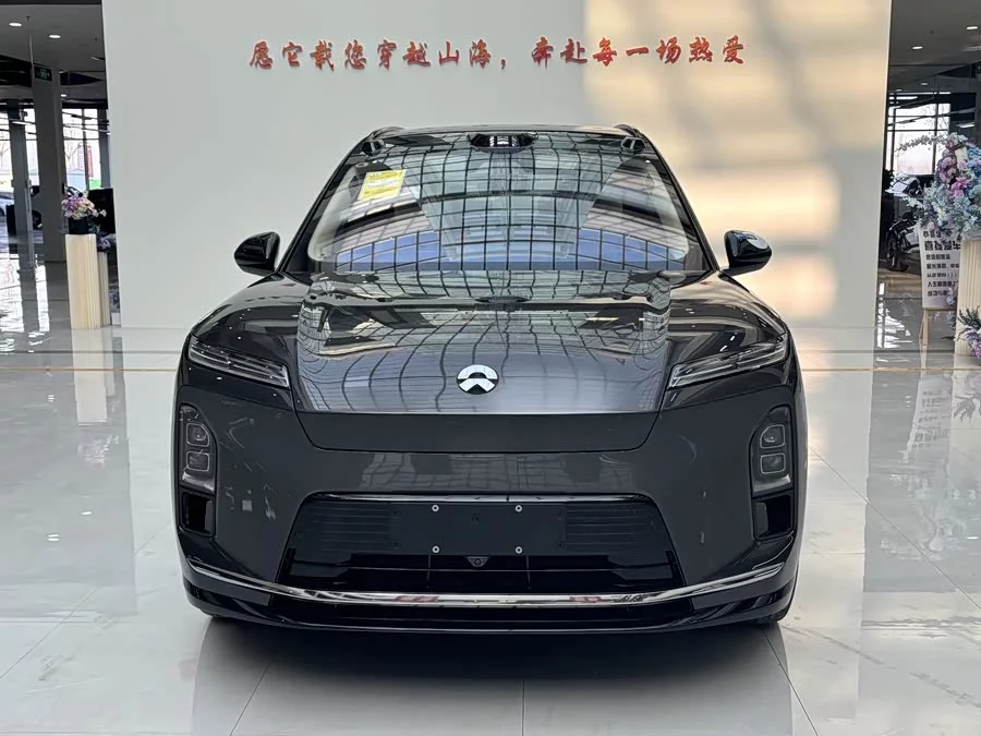 NIO ES8
