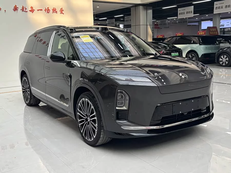 NIO ES8