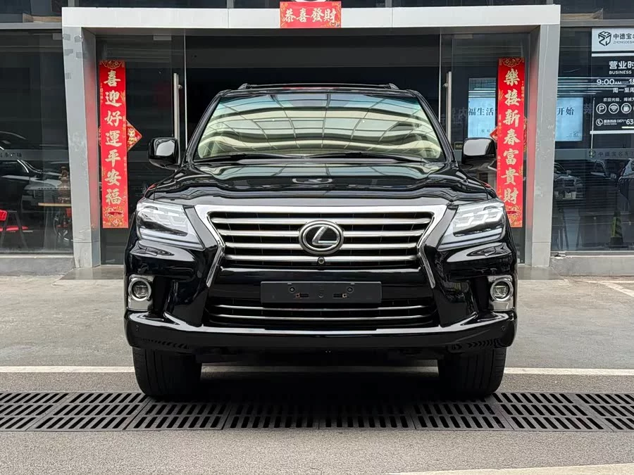 Lexus LX