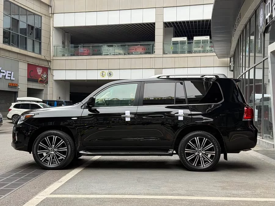 Lexus LX