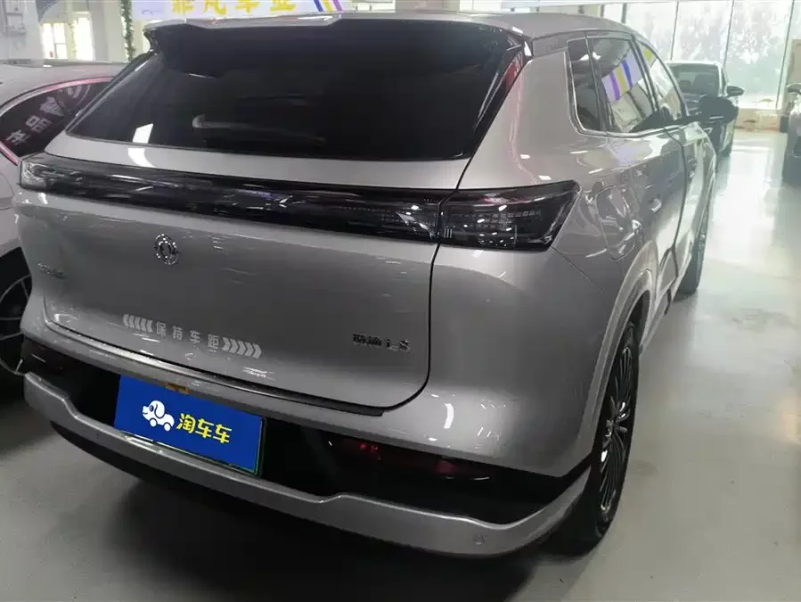 Dongfeng L8