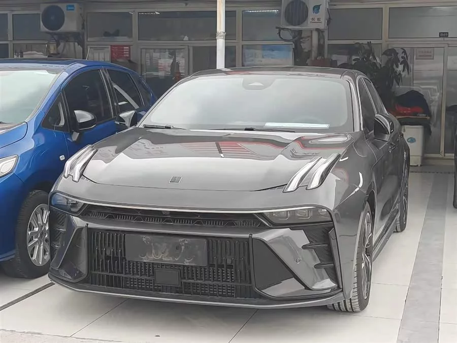 Lynk & Co 03