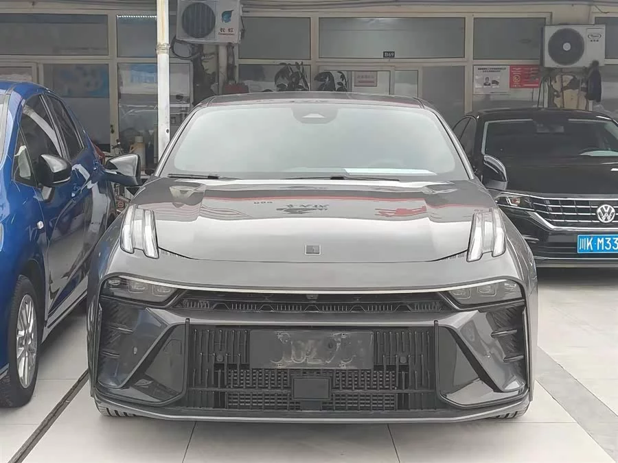 Lynk & Co 03