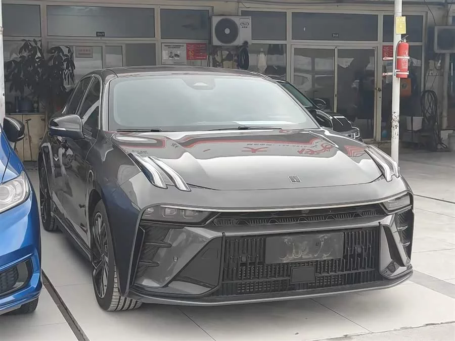 Lynk & Co 03