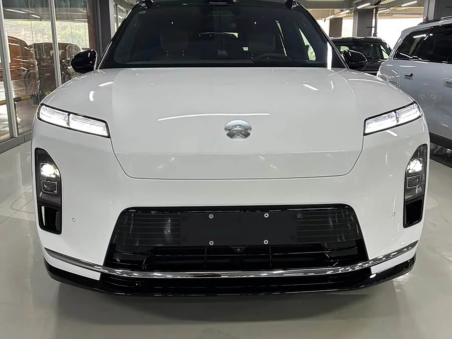 NIO ES8