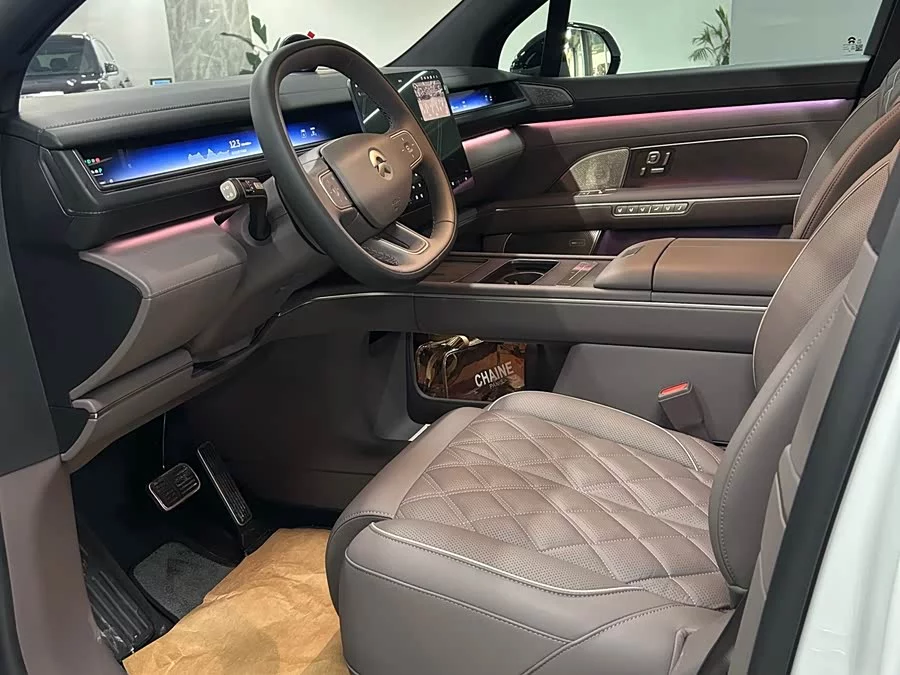 NIO ES8