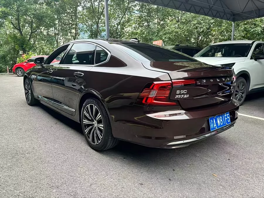 Volvo S90