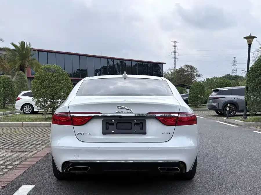 Jaguar XFL