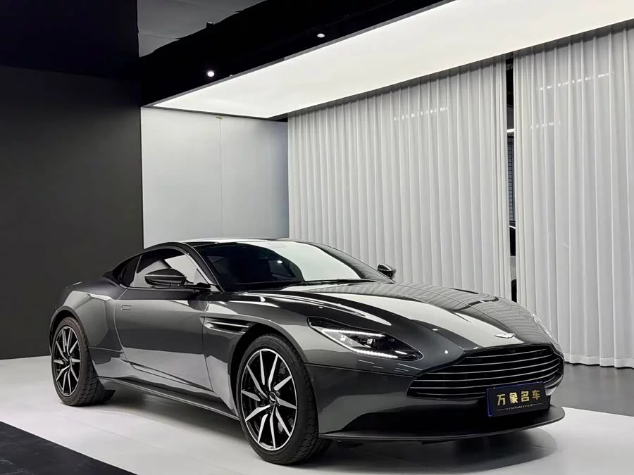 Aston Martin DB11
