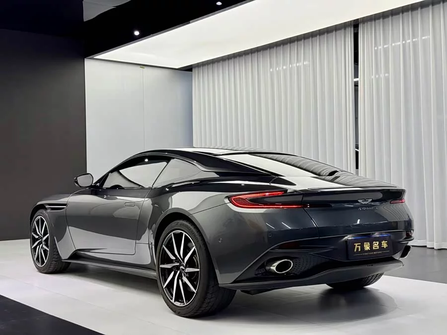 Aston Martin DB11