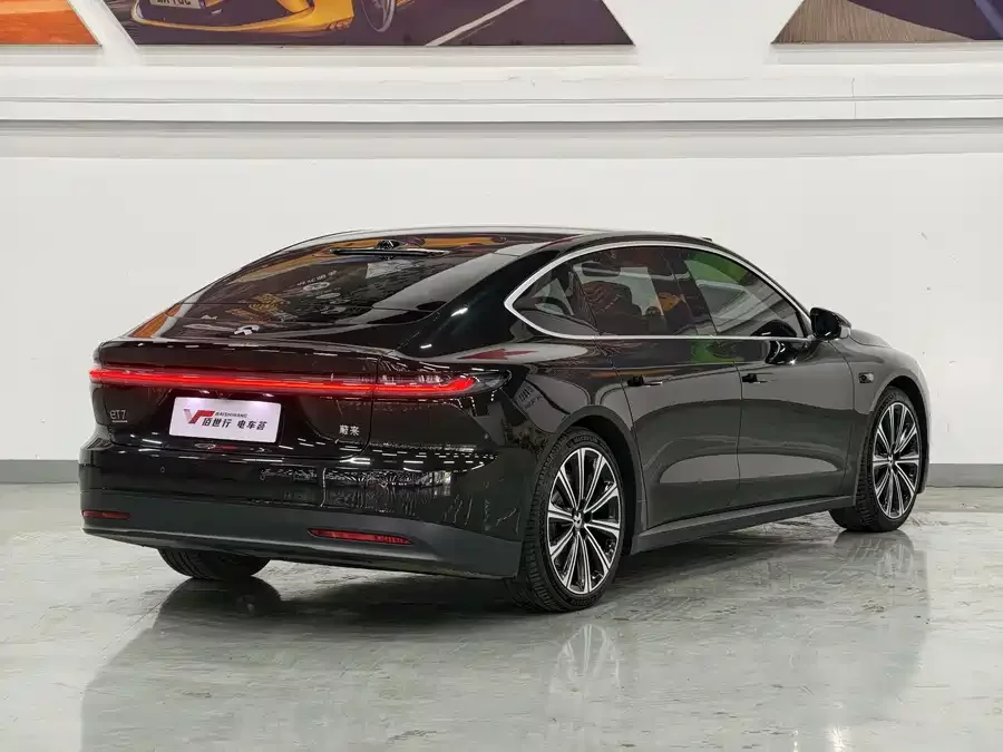 NIO ET7