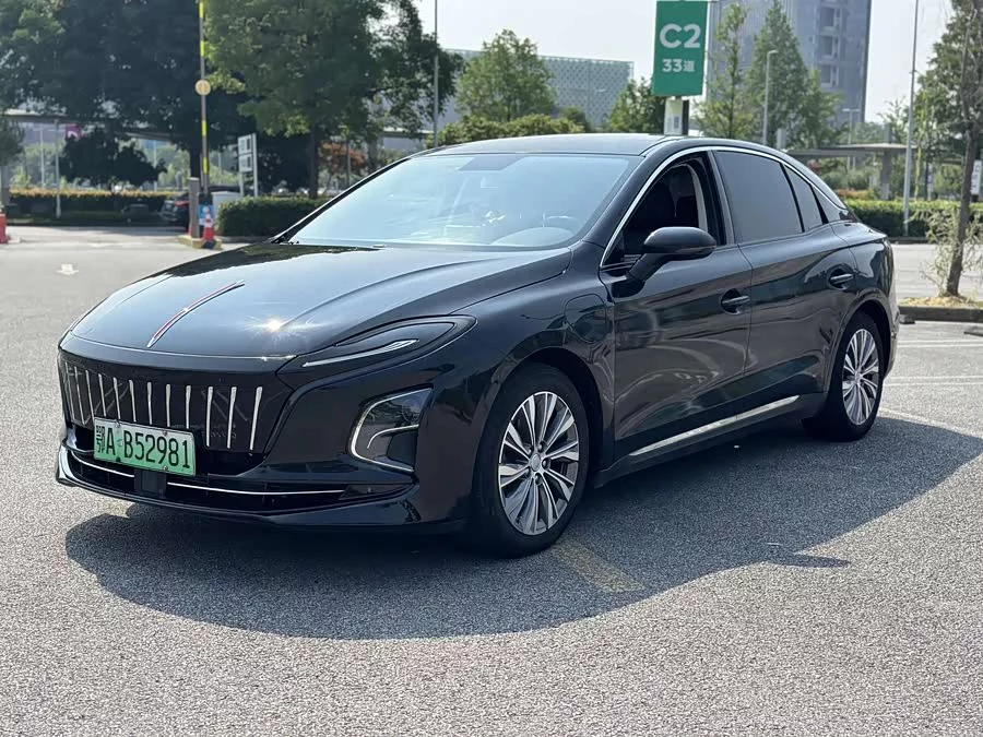 Hongqi E-QM5