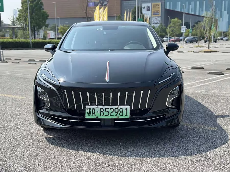 Hongqi E-QM5