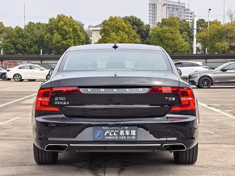 Volvo S90