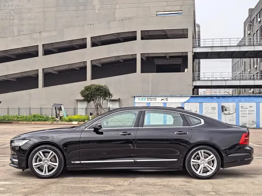 Volvo S90
