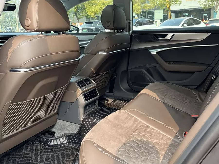 Audi A7L