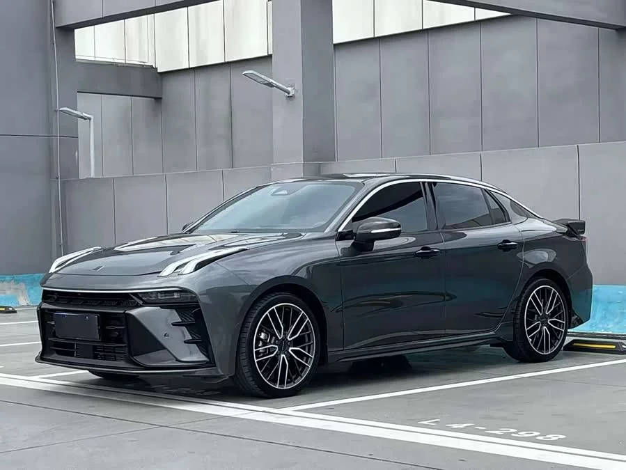 Lynk & Co 03