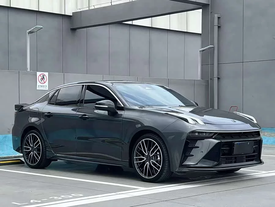 Lynk & Co 03