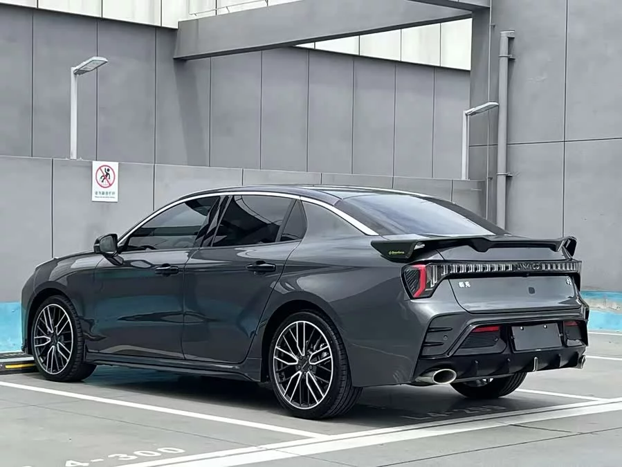 Lynk & Co 03