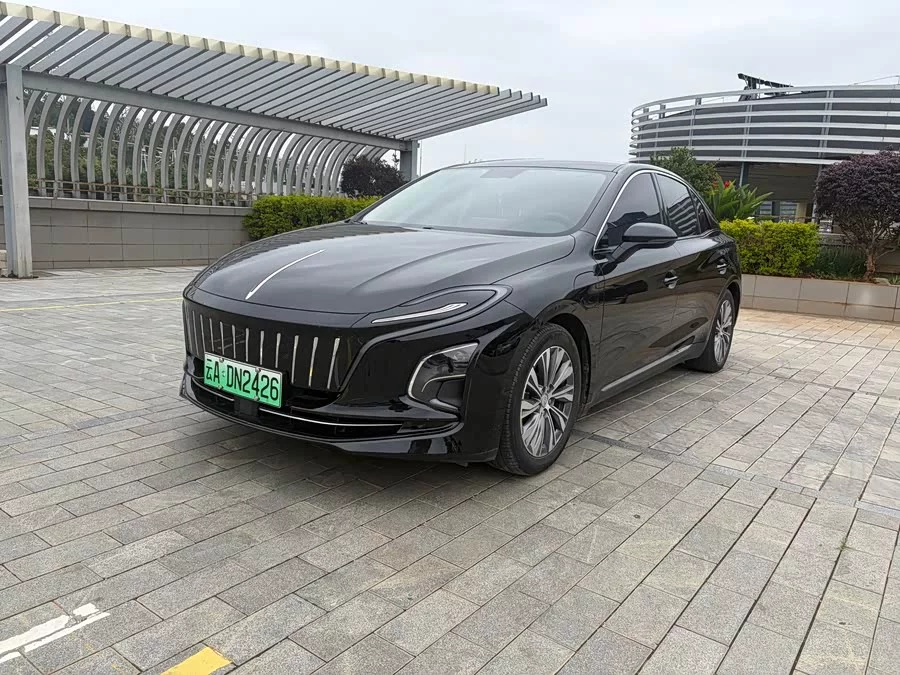 Hongqi E-QM5
