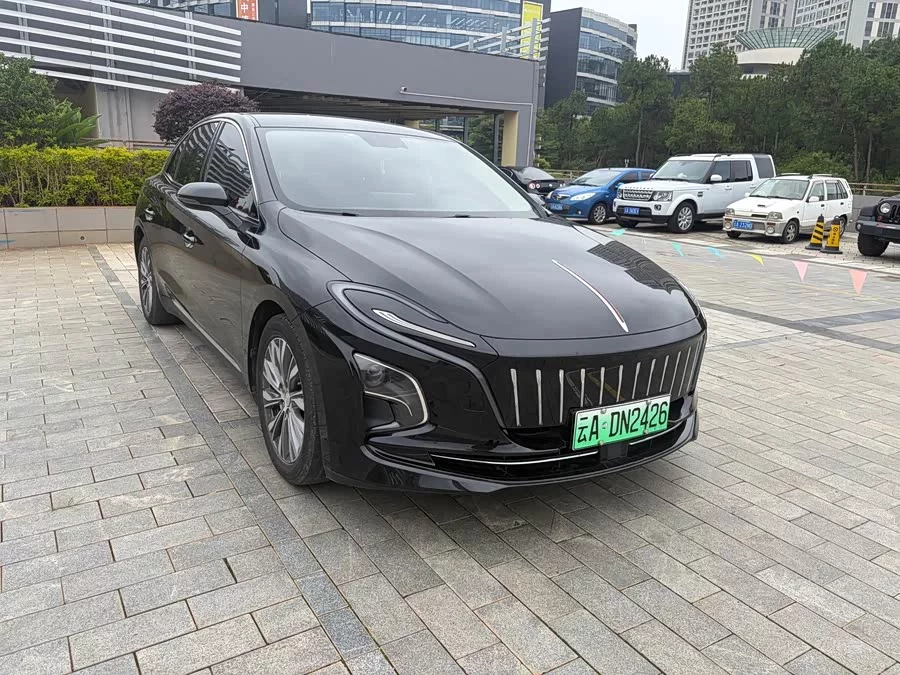 Hongqi E-QM5