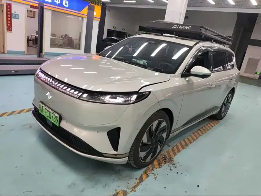 Dongfeng eπ008
