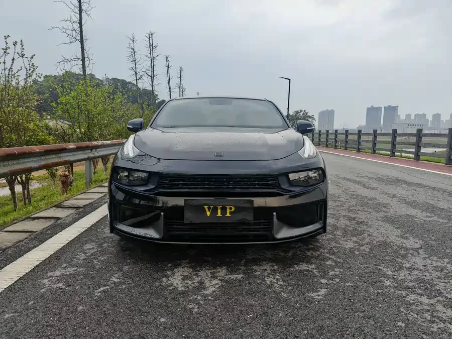 Lynk & Co 03