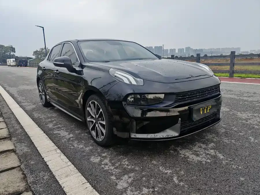 Lynk & Co 03