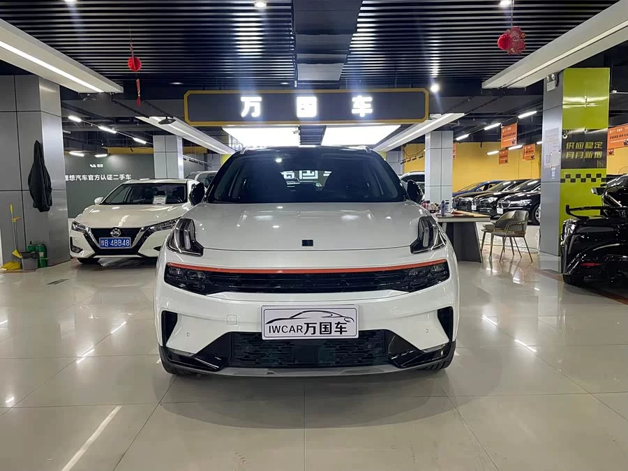 Lynk & Co 06