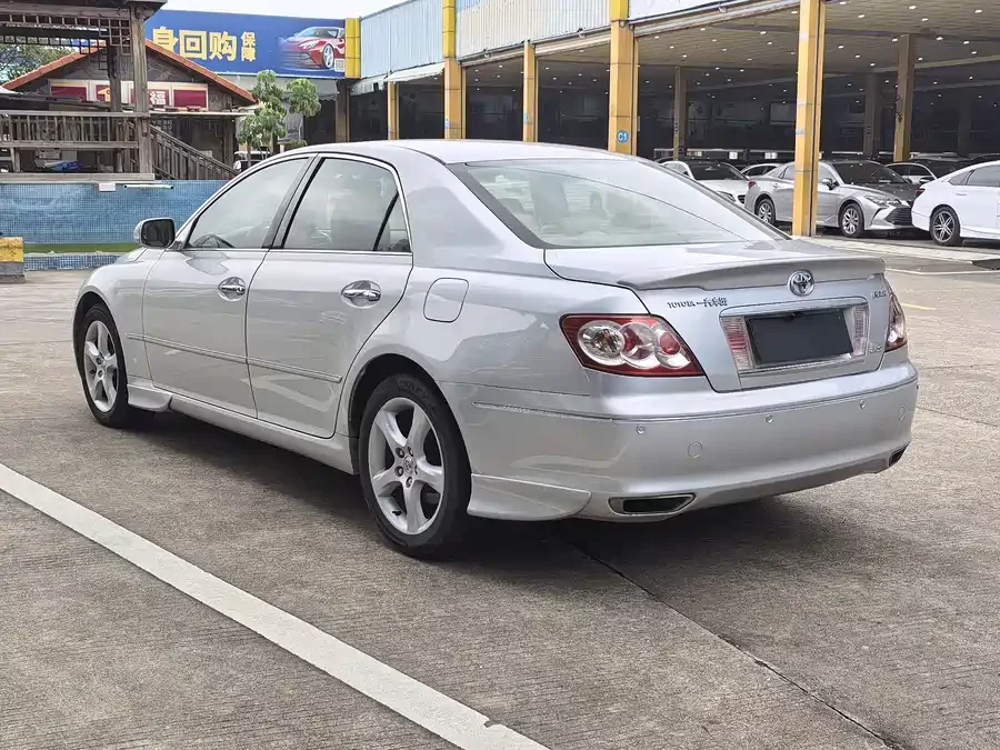 Toyota Reiz