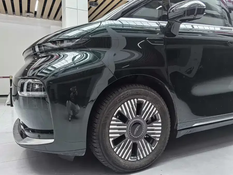 Geely Yizhen L380