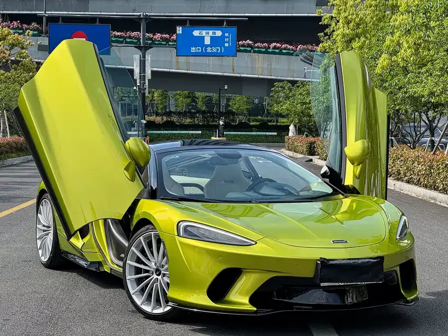 McLaren GT