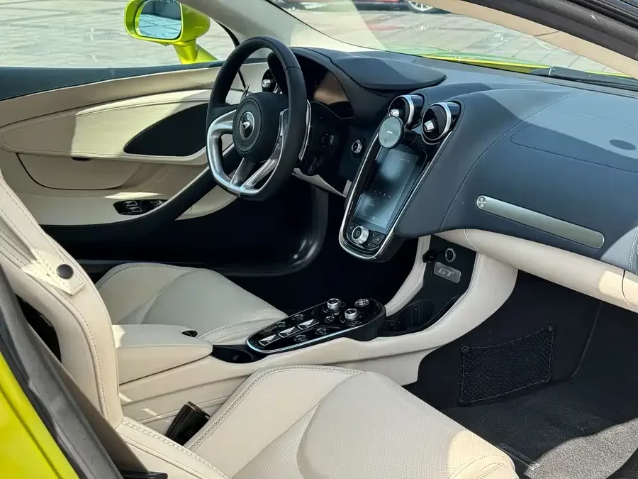McLaren GT