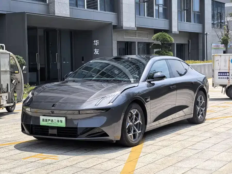 Lynk & Co 10