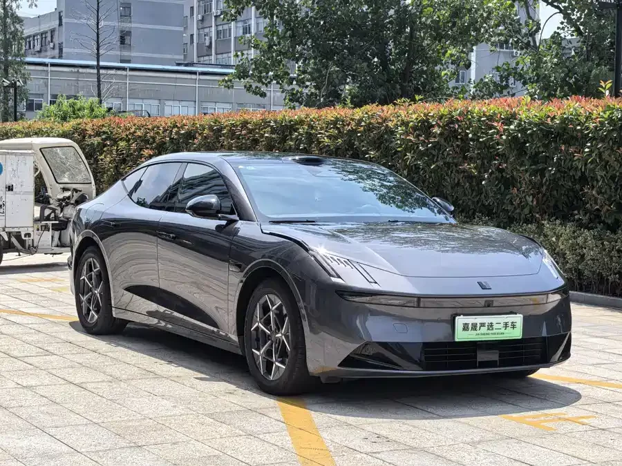 Lynk & Co 10