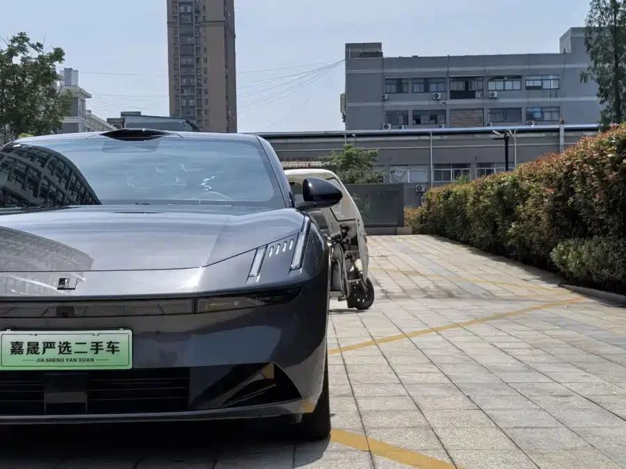 Lynk & Co 10