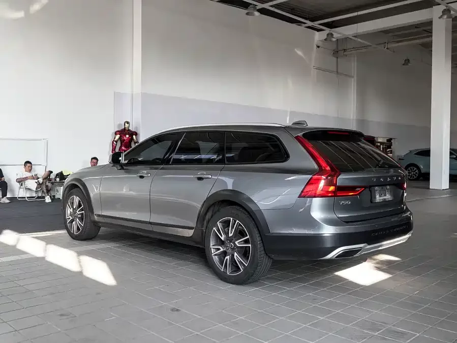 Volvo V90