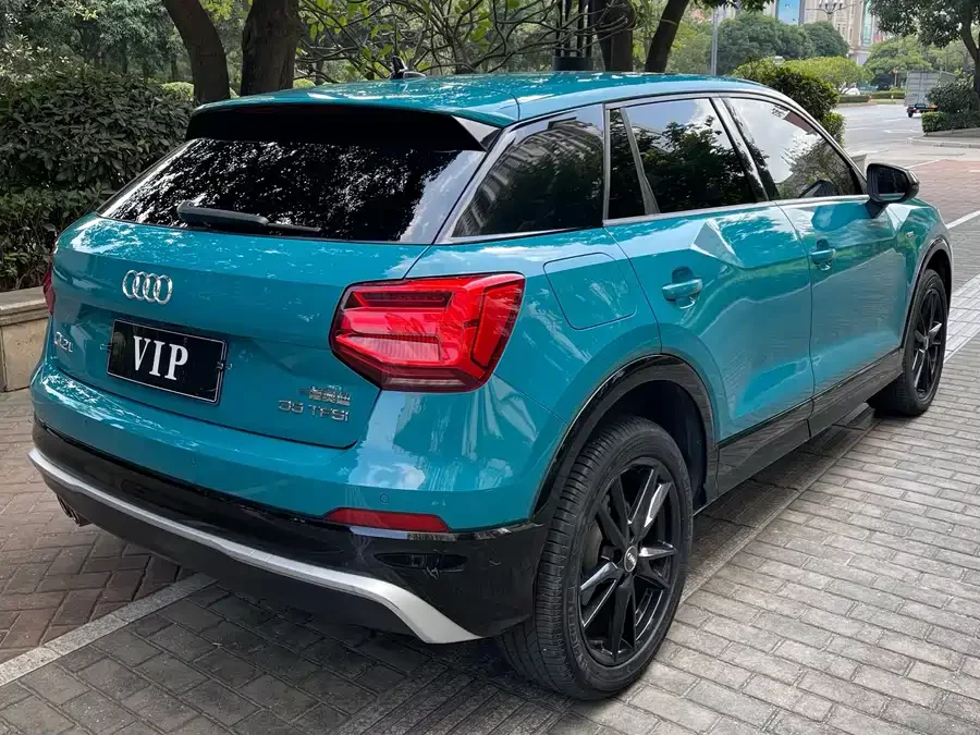 Audi Q2L