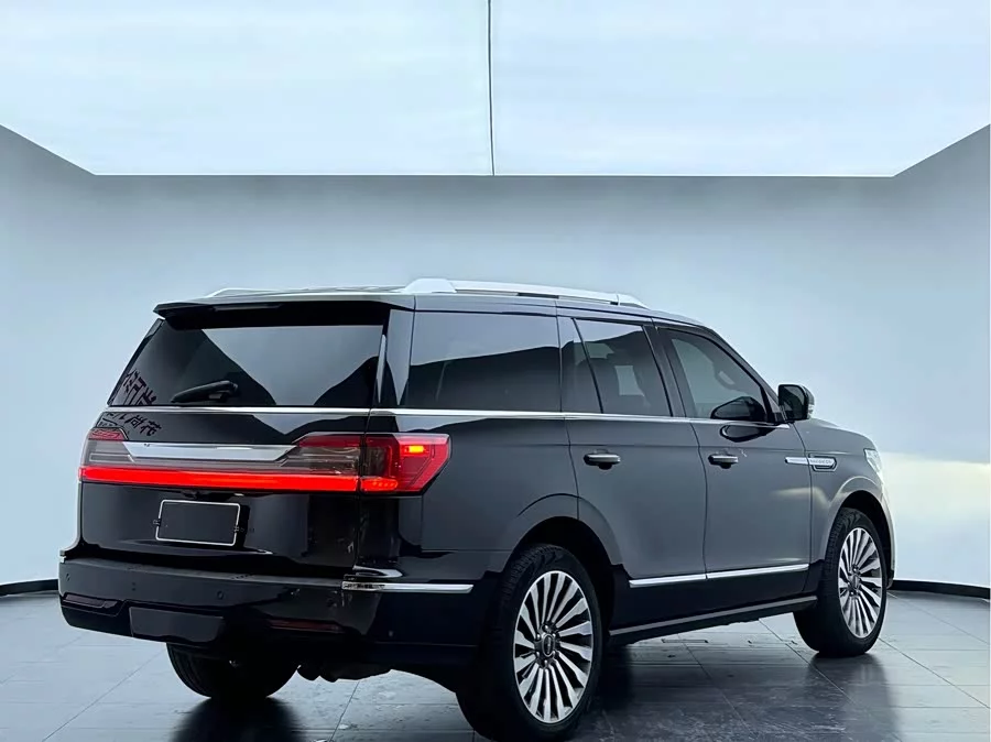 Lincoln Navigator