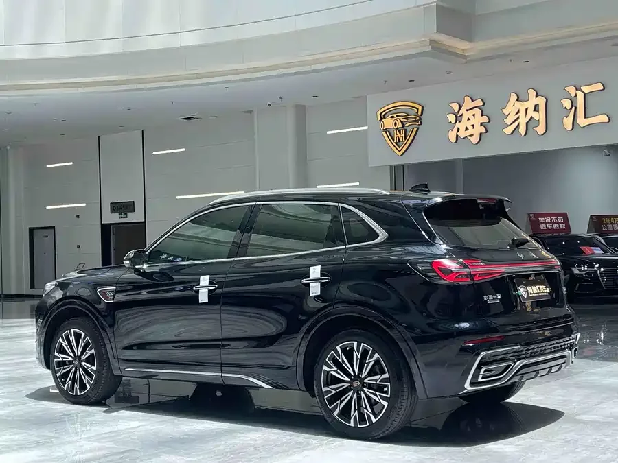 Hongqi HS5
