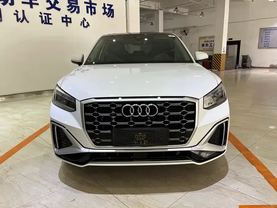 Audi Q2L