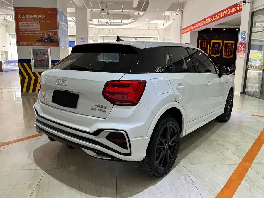 Audi Q2L