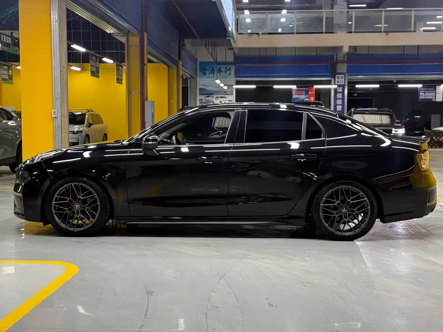 Lynk & Co 03