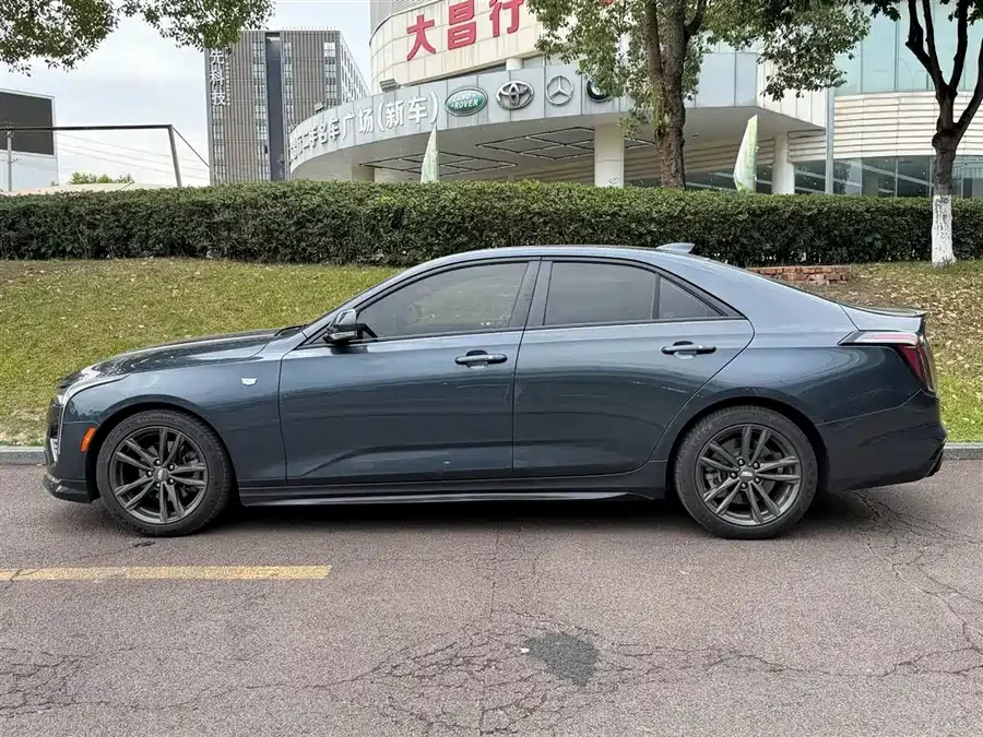 Cadillac CT4